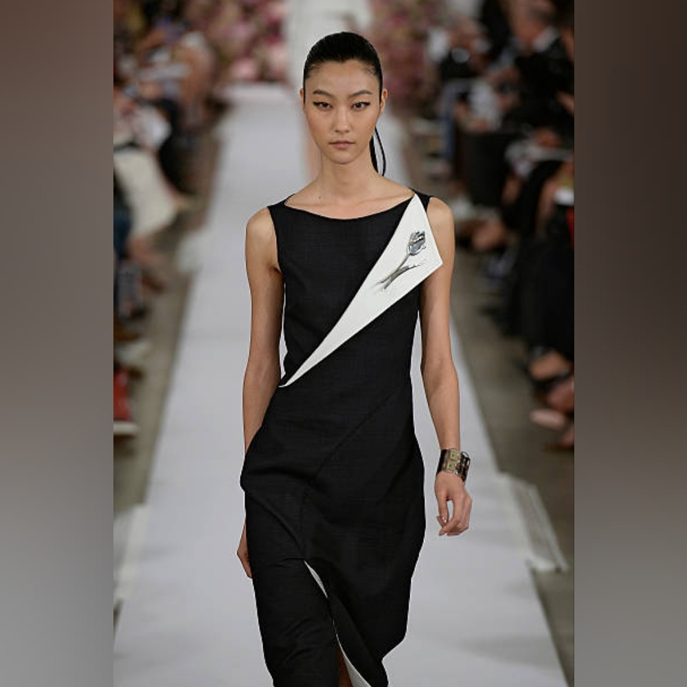 ●$3,000 OSCAR DE LA RENTA BLACK WHITE SILK WOOL RUNWAY DRESS US 6 - Picture 12 of 13